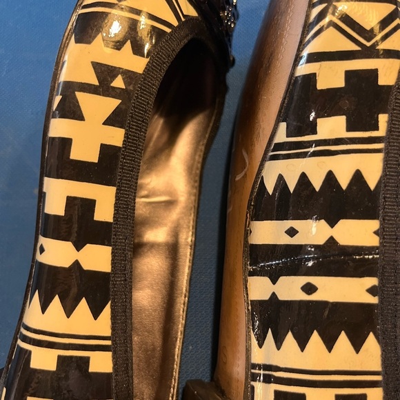 Isola black white ballet flat shoe 6.5 - Picture 6 of 6